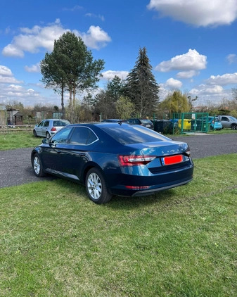 Skoda Superb cena 74000 przebieg: 140000, rok produkcji 2018 z Wrocław małe 92